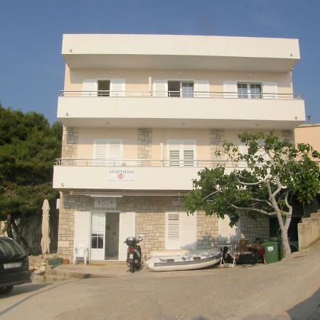 Apartments Brico Примоштен Екстер'єр фото