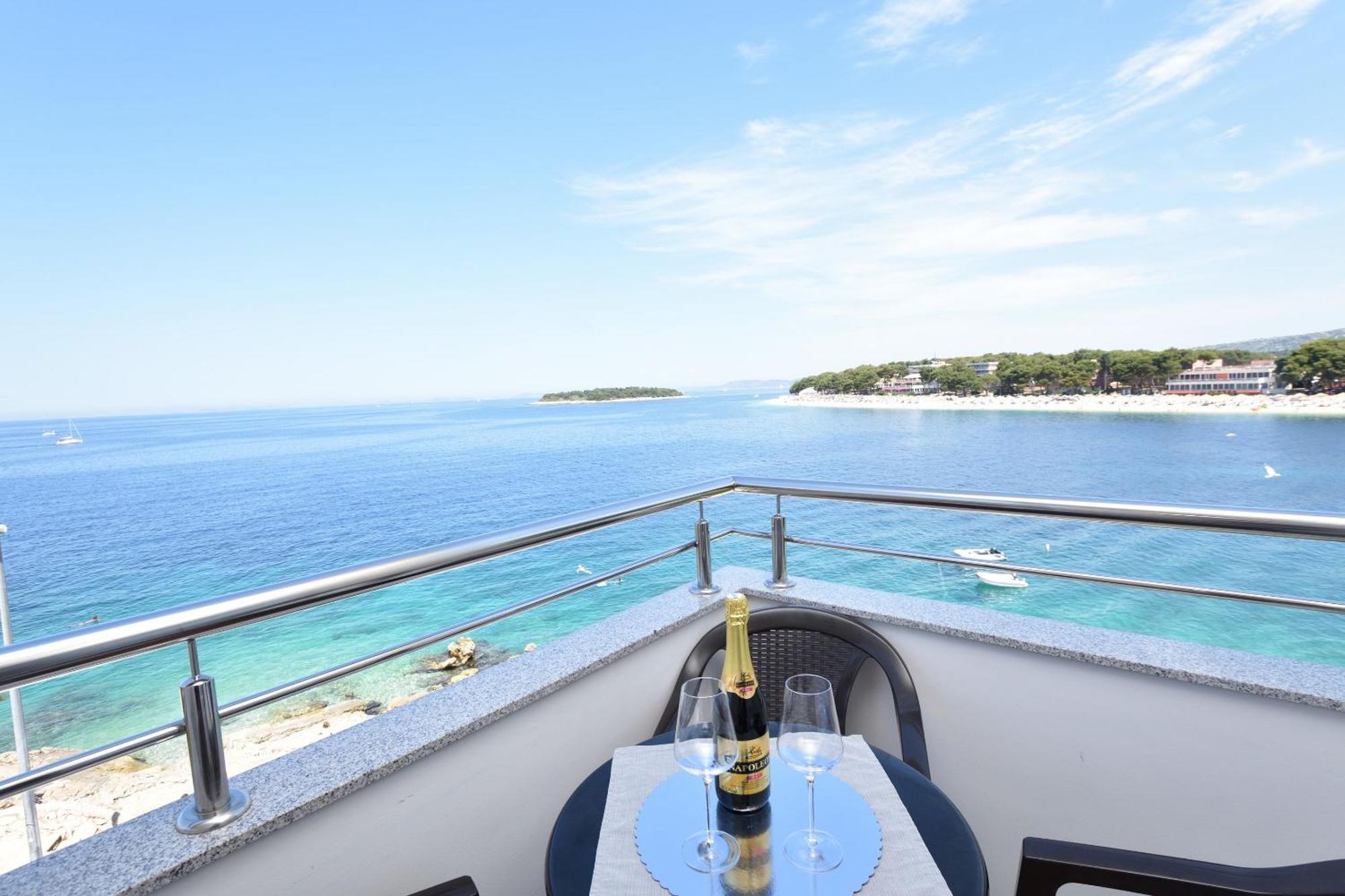Apartments Brico Примоштен Екстер'єр фото