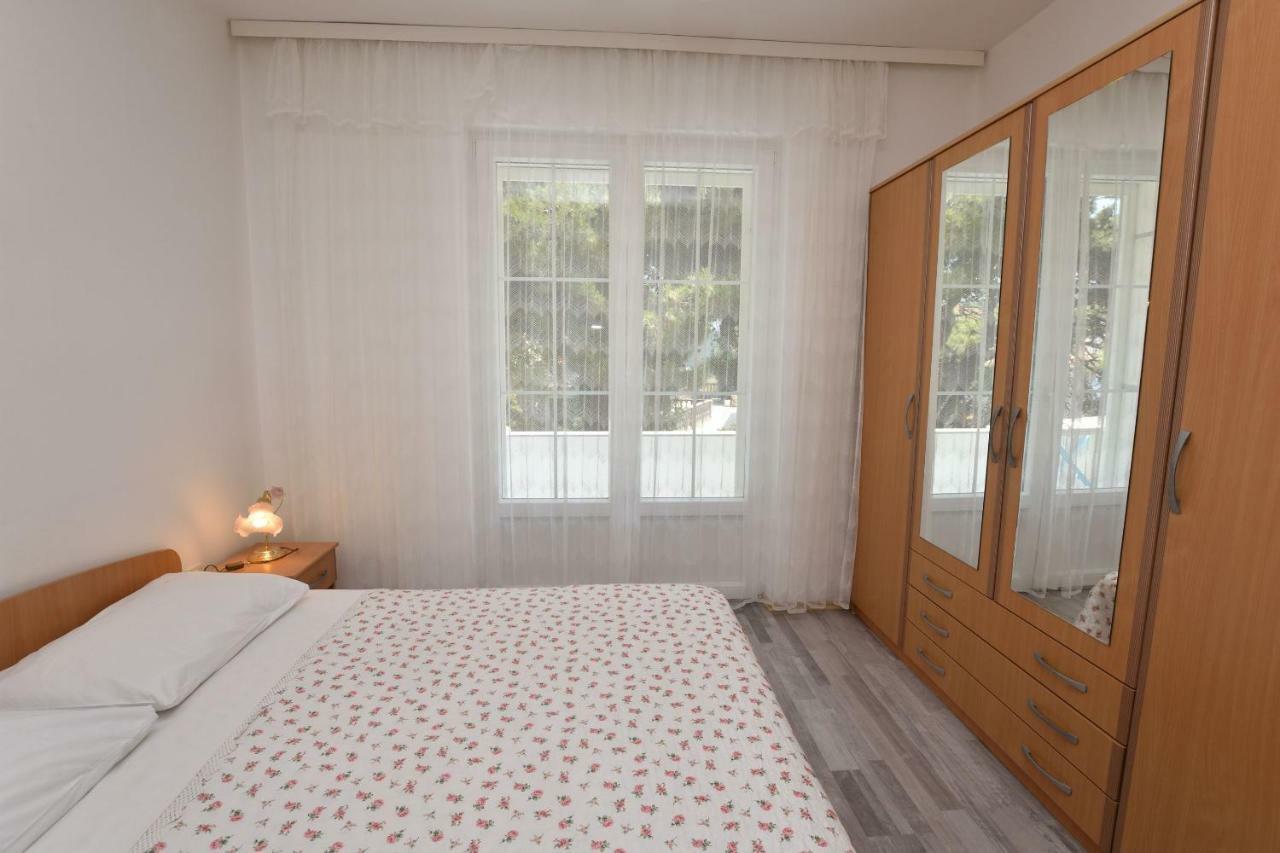 Apartments Brico Примоштен Екстер'єр фото