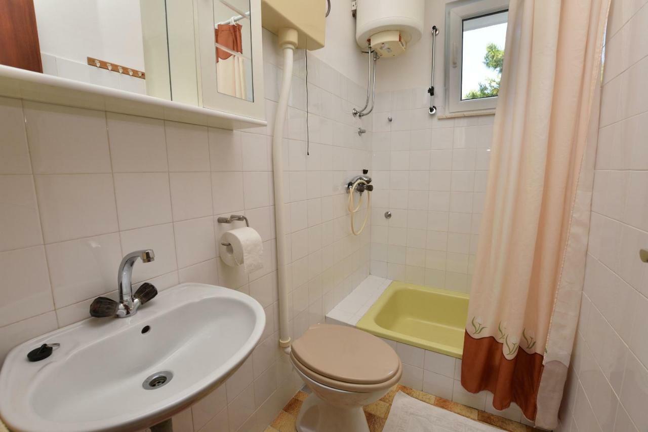 Apartments Brico Примоштен Екстер'єр фото