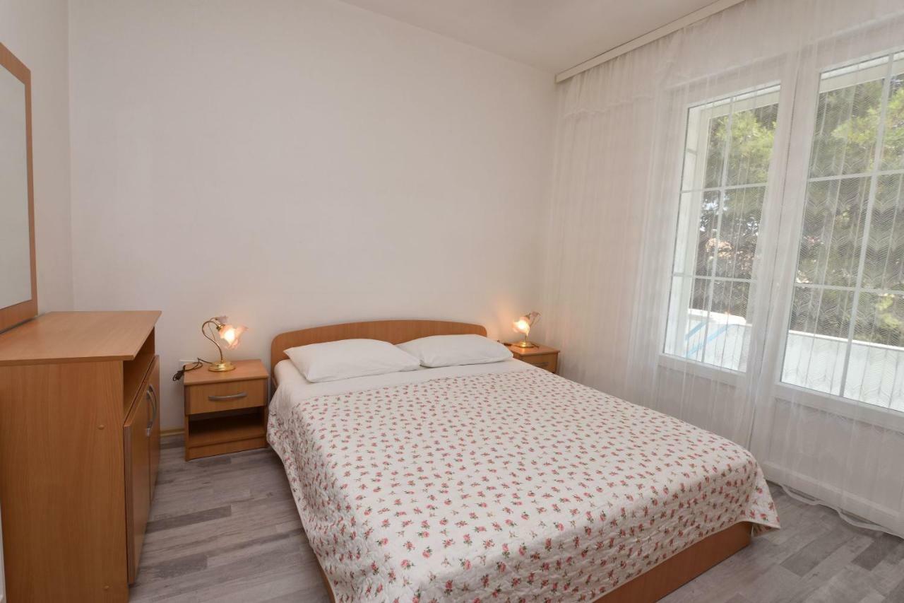 Apartments Brico Примоштен Екстер'єр фото