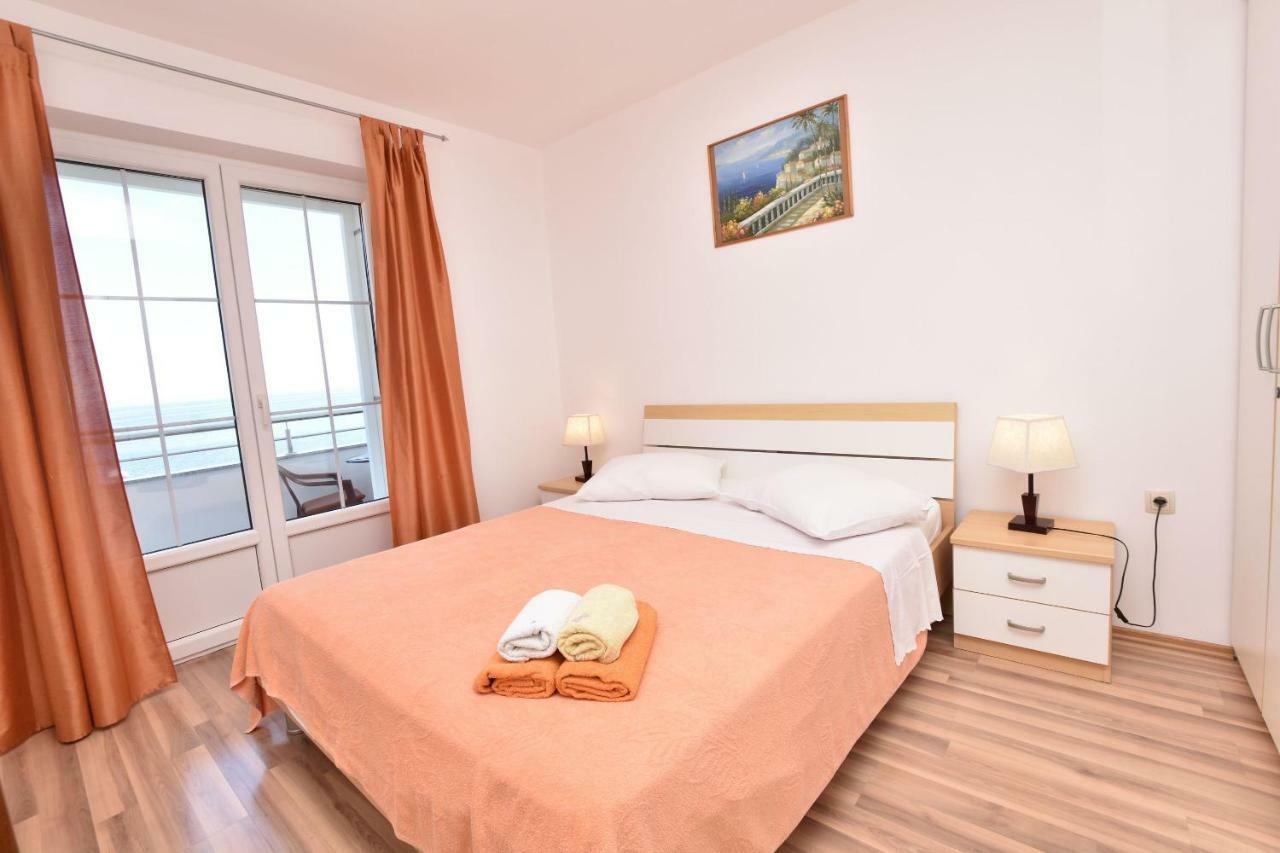 Apartments Brico Примоштен Екстер'єр фото