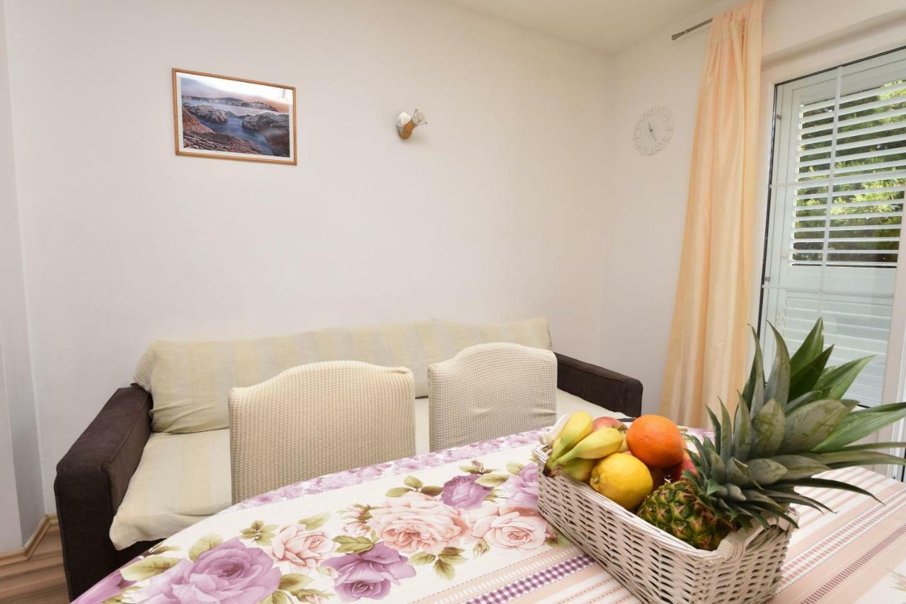 Apartments Brico Примоштен Екстер'єр фото